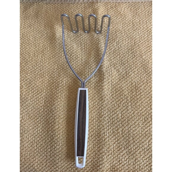 Vintage Ekco Potato Masher with White Handle and Faux Woodgrain Insert 10" - Picture 1 of 4